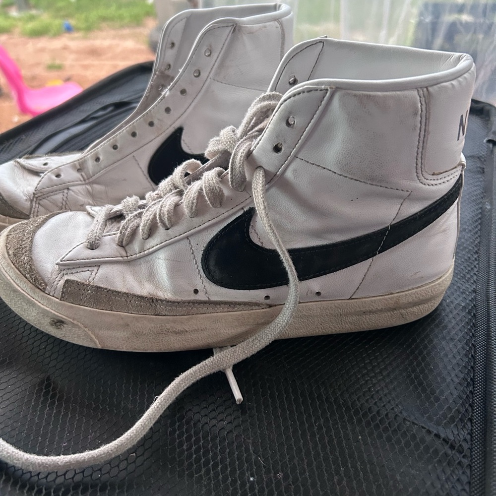 Nike Blazer Mid 77 Vintage Mens White Black Fair Retro High Top Sneakers
